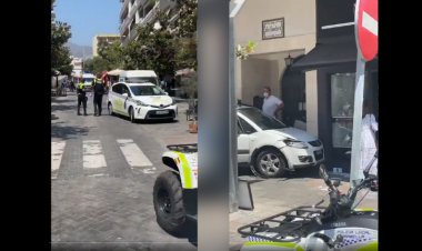 Video: conductor embiste a varios peatones en Marbella, España