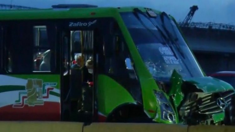 Impacta tráiler a autobús de pasajeros en la México-Pachuca