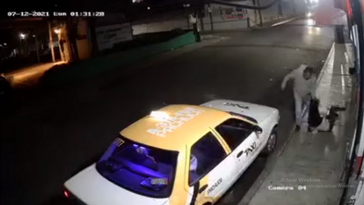 Video: taxista propina golpiza a mujer en calles de Pachuca