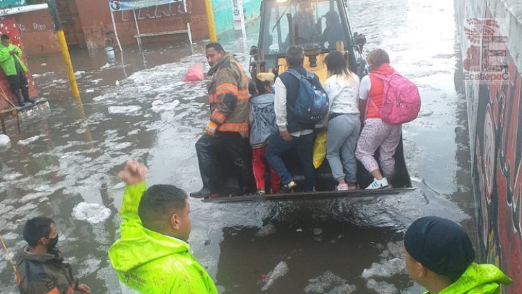Inundaciones por fuertes lluvias en Ecatepec superaron el medio metro