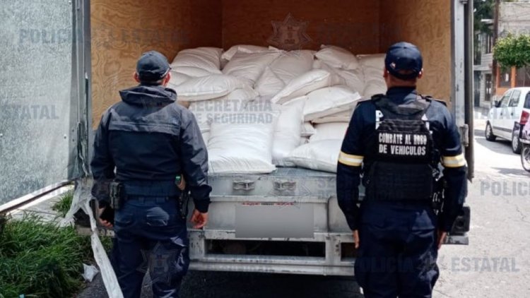 Encuentran camión robado con mercancía valuada en 60 mil pesos en Neza