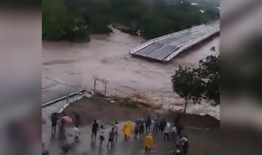 Captan momento en el que se desplomó el puente ´El Quelite´ en Sinaloa