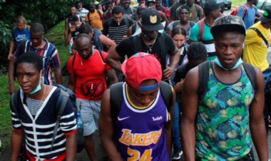 Migrantes haitianos varados en Tapachula protestan contra INM