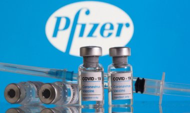 Aplicarán tercera dosis de Pfizer a abuelitos de EU