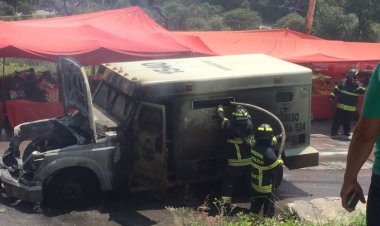 Se incendia camioneta de valores en Naucalpan