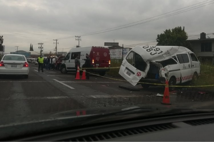 Camión de carga embiste a combi en la Texcoco-Ecatepec; hay un muerto