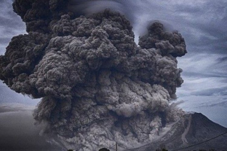 En erupción volcán de fuego en Guatemala