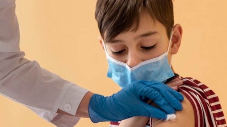 Ocho menores amparados reciben vacuna anticovid en Nuevo León