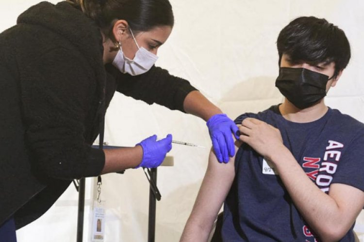 Anuncian vacunación de menores en Edomex