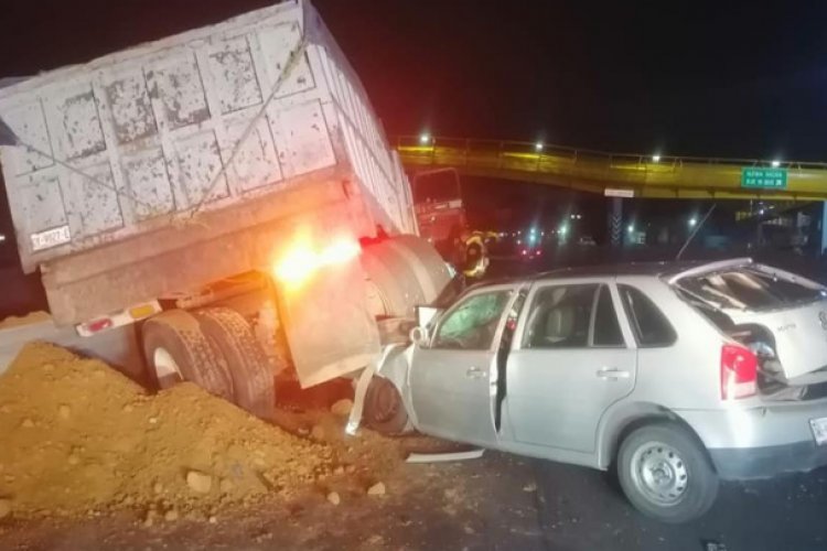 Chocan auto y camión en la México-Puebla
