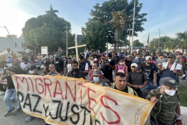 Caravana migrante sale de Chiapas; va a la CDMX