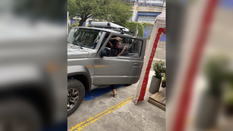 #LADYACOMPLEJADO: Mujer se estaciona en lugar para discapacitados