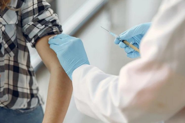 Gobierno de AMLO impugna orden para vacunar a menores de edad