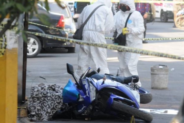 Matan a Motociclista en Neza; Su novia salió ilesa