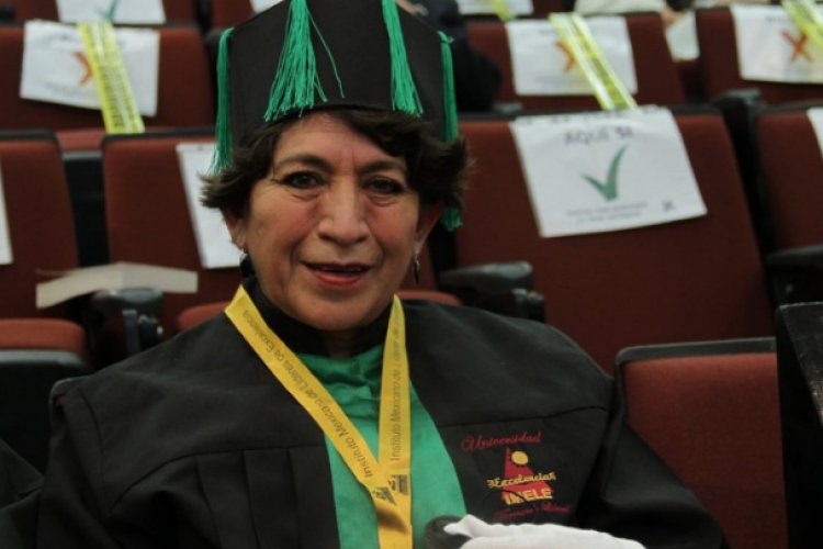 Delfina Gómez recibe doctorado honoris causa a cambio de ´donación´