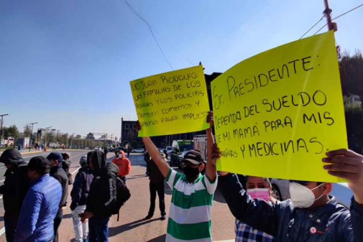 Policías protestan en Toluca; Exigen pagos