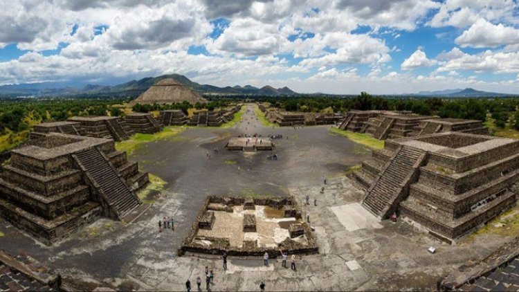 Reparten pirámides de Zona Arqueológica de Teotihuacán
