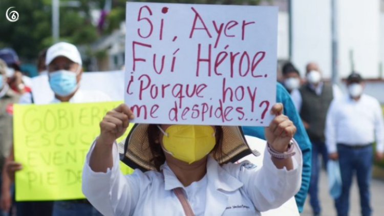 Personal médico de Oaxaca protesta en palacio nacional