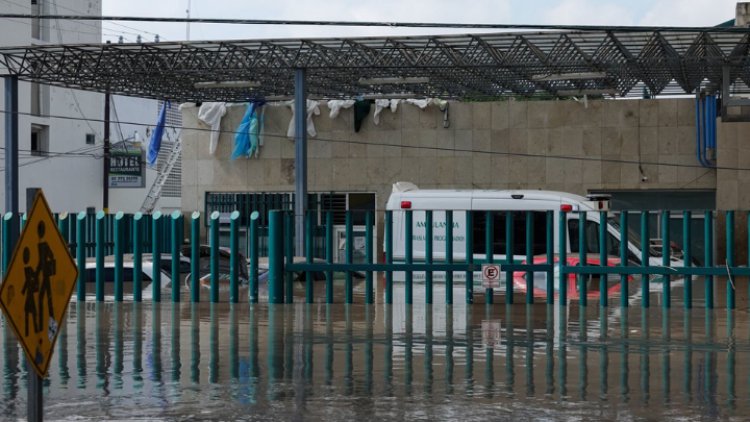"Soy responsable, aunque no culpable": AMLO sobre inundaciones