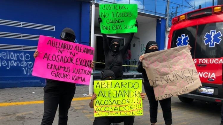Feministas protestan en Toluca por abuso de alumna