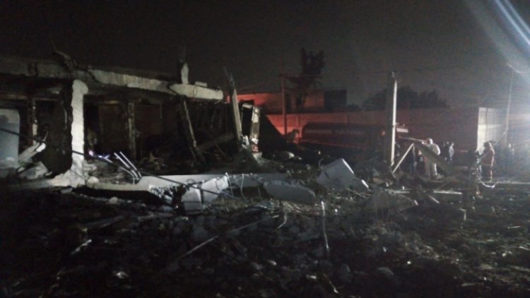 Dos muertos por explosión de polvorín en Tultepec