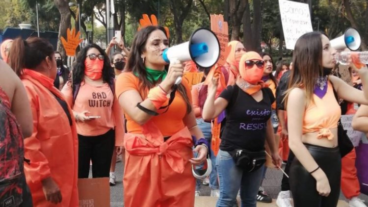 Así se vive la marcha feminista por el 25N