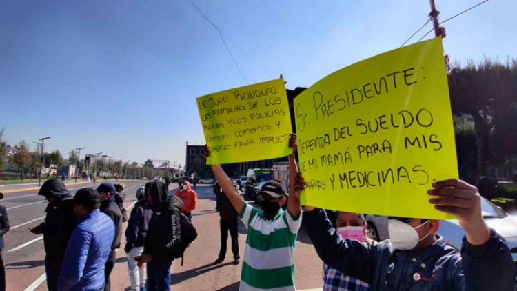 Policías protestan en Toluca; Exigen pagos