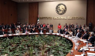Desiste Gutiérrez Luna de denuncia contra consejeros