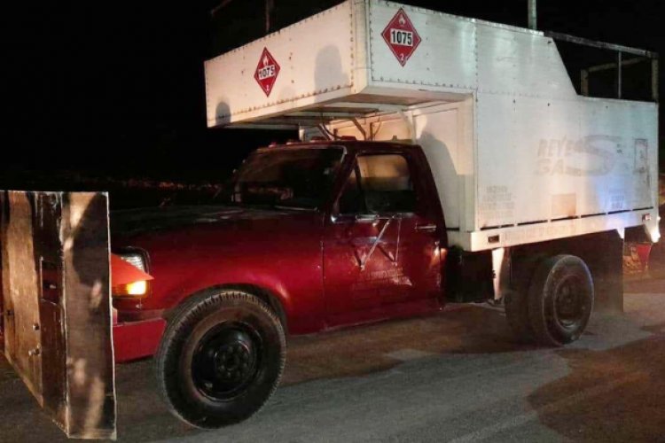 Detonan autos bomba en penal de Tula; Escapan reos