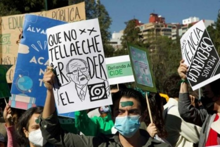 Estudiantes marchan para recuperar el CIDE