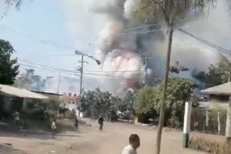 Explota bodega de pirotecnia en Michoacán