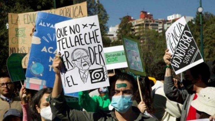 Estudiantes marchan para recuperar el CIDE