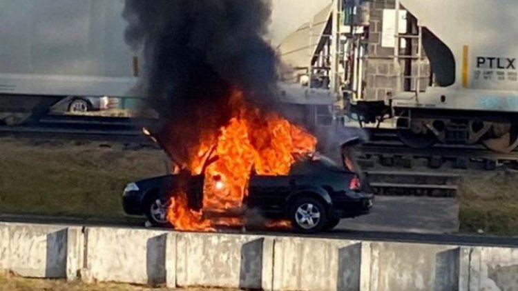 Se incendia auto en la México-Toluca