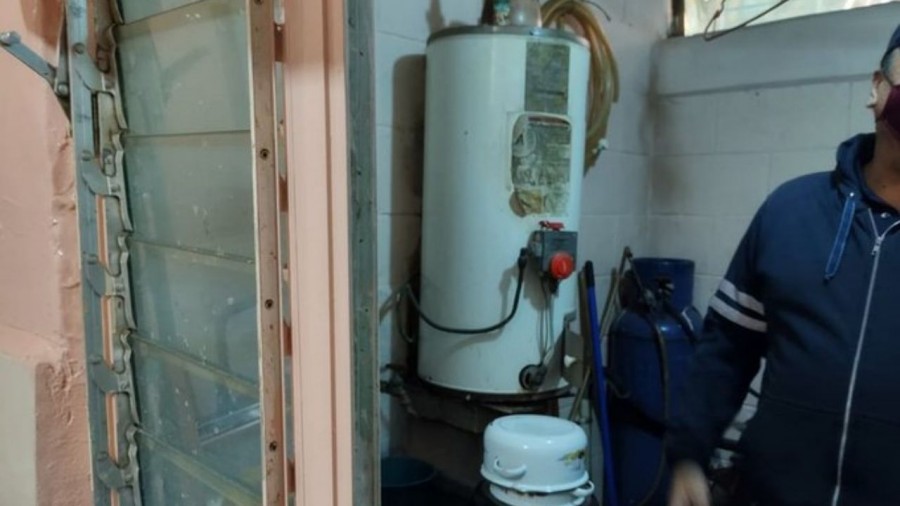 Tres personas se intoxican en Iztapalapa por calentador de agua mal colocado
