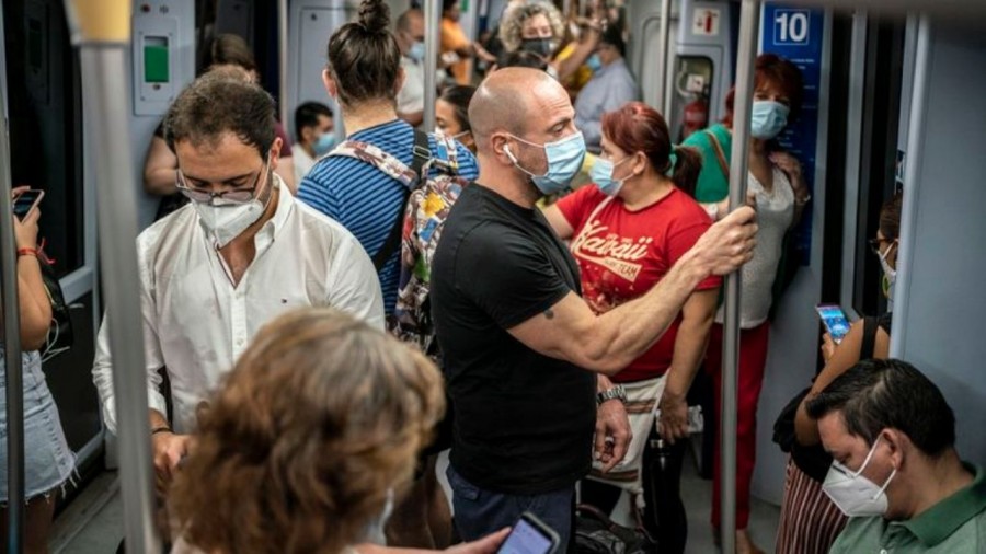 Proponen evitar pláticas en transporte público