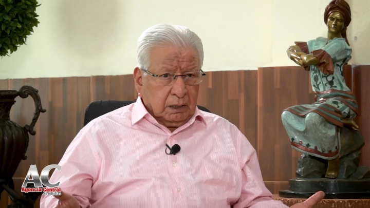 Políticos de oposición deficientes ante panorama nacional: Aquiles Córdova