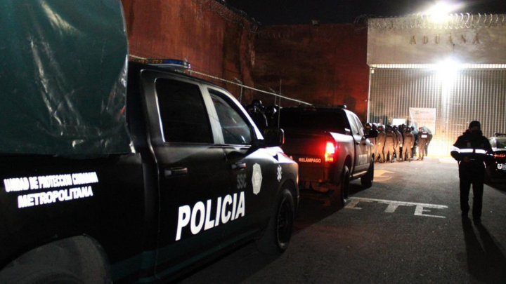 Realizan operativos en reclusorios de la CDMX; hallan armas y celulares