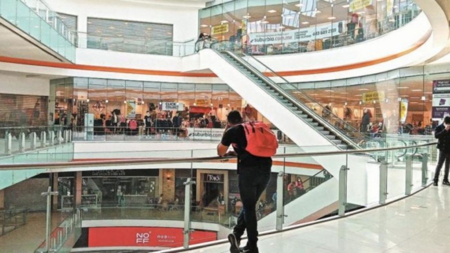 Reabren con restricciones centros comerciales de la CDMX