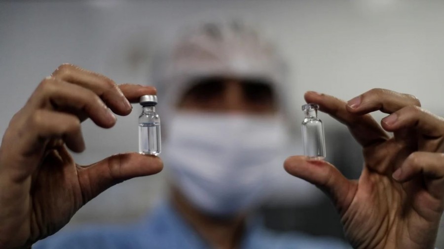 A proceso dos trabajadores de la salud por el supuesto robo de vacunas anti-Covid