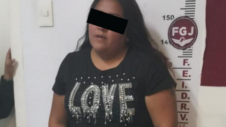 Mujer intenta extorsionar a dueño de vehículo robado en Ecatepec