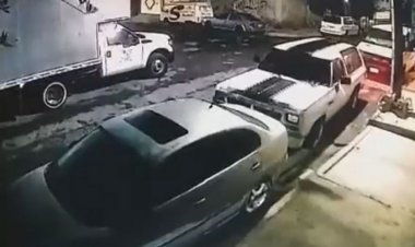 Ladrones usan camioneta para robar auto