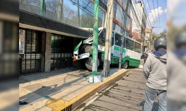 Accidente de microbús en GAM deja 10 heridos