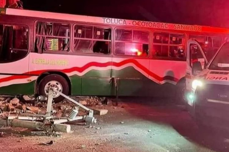Choca autobús en Lerma; Hay 40 heridos