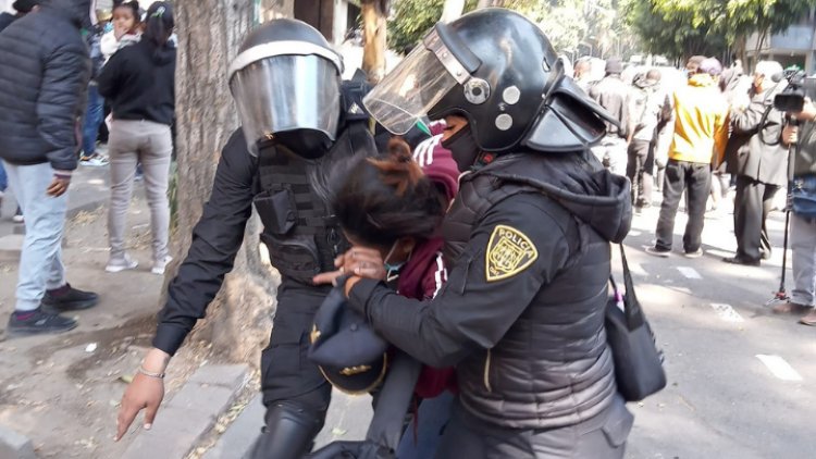 Conato de riña entre policías y migrantes en CDMX