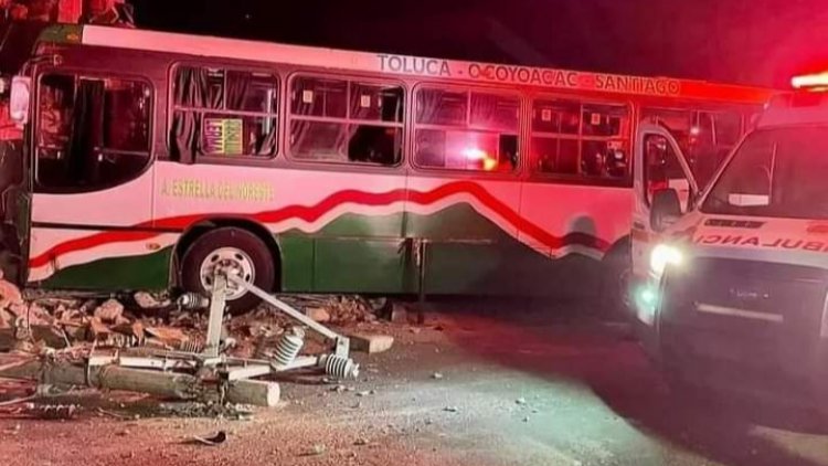 Choca autobús en Lerma; Hay 40 heridos