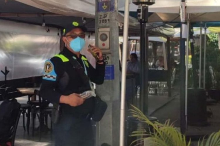 Policía regresa cartera con 10 mil pesos