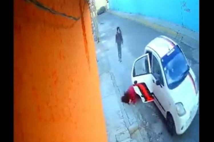 Video: Taxista asalta a mujer en Ecatepec