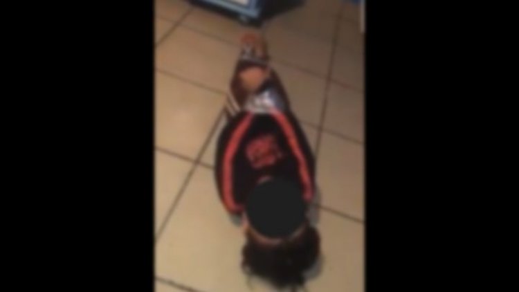 Mujer humilla a su hijo de dos años en Coahuila
