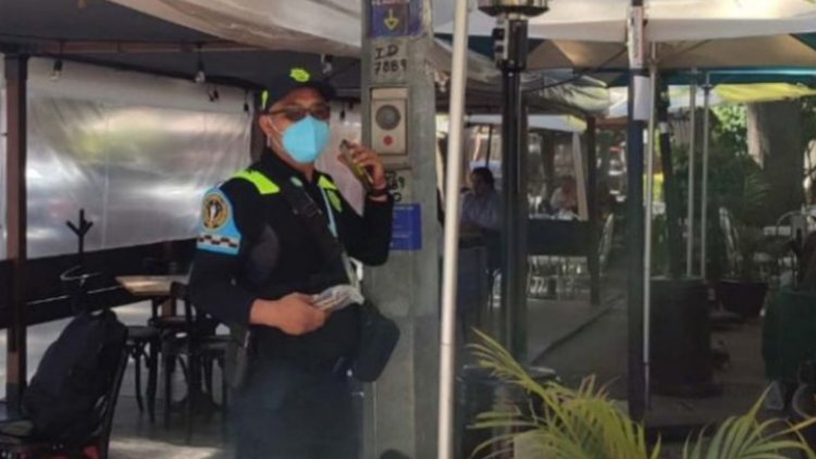 Policía regresa cartera con 10 mil pesos