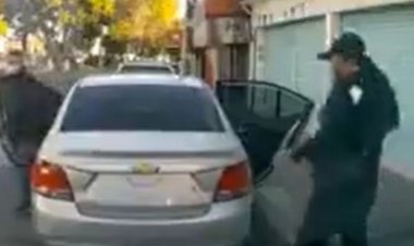 Video: Sujetos fingen ser policías y roban auto
